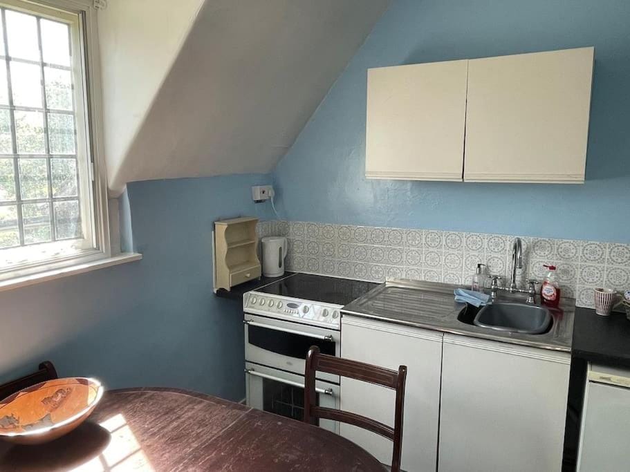 Private 1-bedroom apartment in Raynes Park Apartment in London Borough of Richmond upon Thames