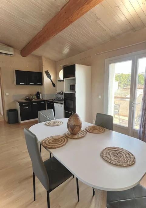Appartement de 1 à 3 chambres proche Aéroport Marseille Marignane -confortable - et tout équipé Apartment in Provence-Alpes-Côte d'Azur