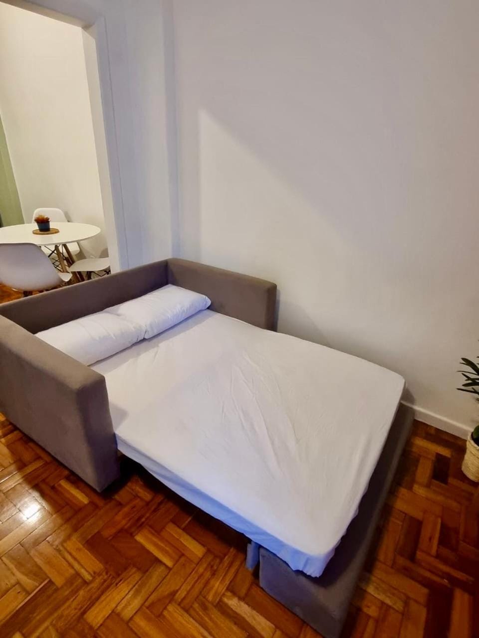 Bed, Living room