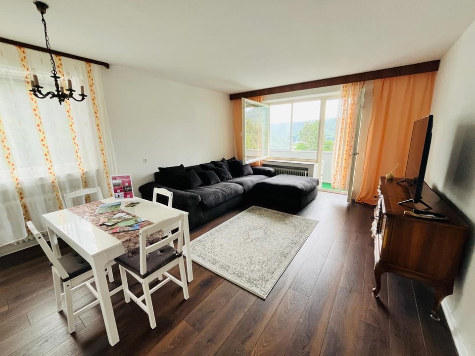 Communal lounge/ TV room, TV and multimedia, Living room, Seating area, Dining area