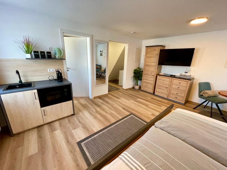 TV and multimedia, Kitchen or kitchenette, Living room, Photo of the whole room, Seating area, Bedroom, wardrobe