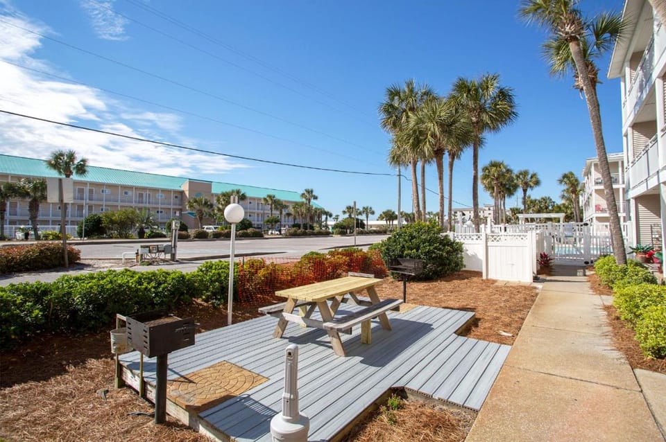 Grand Caribbean West 314 ocean view sleeps 6 House in Destin