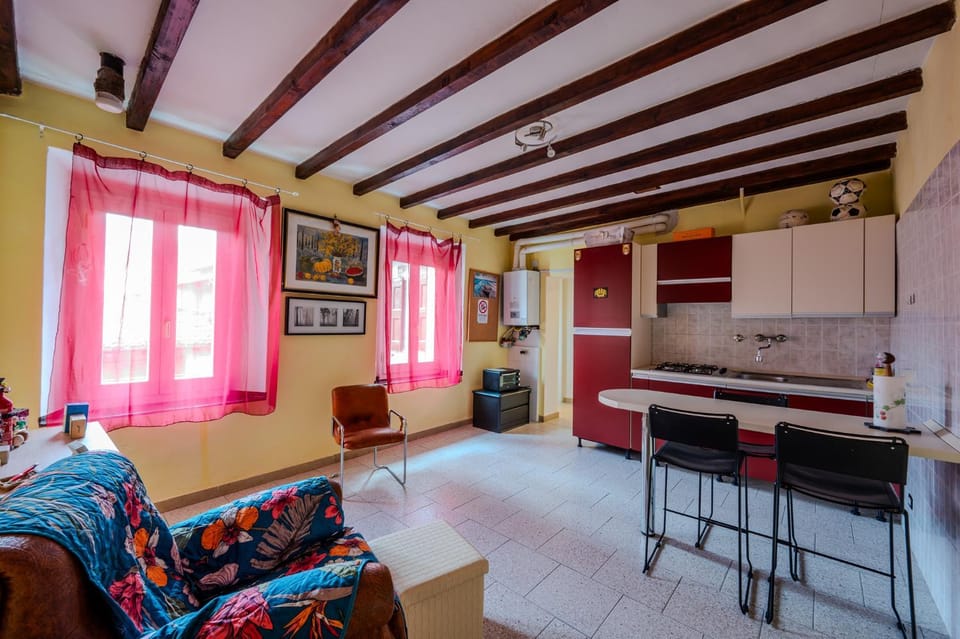 Kitchen or kitchenette, Living room