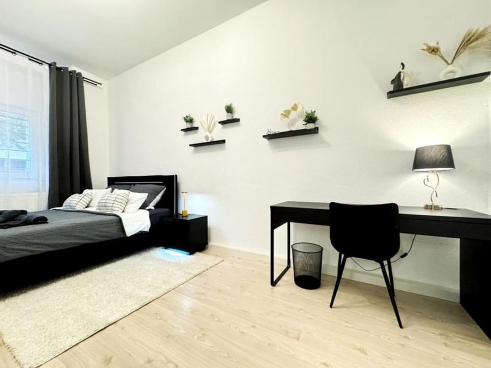 Bed, Photo of the whole room, Bedroom