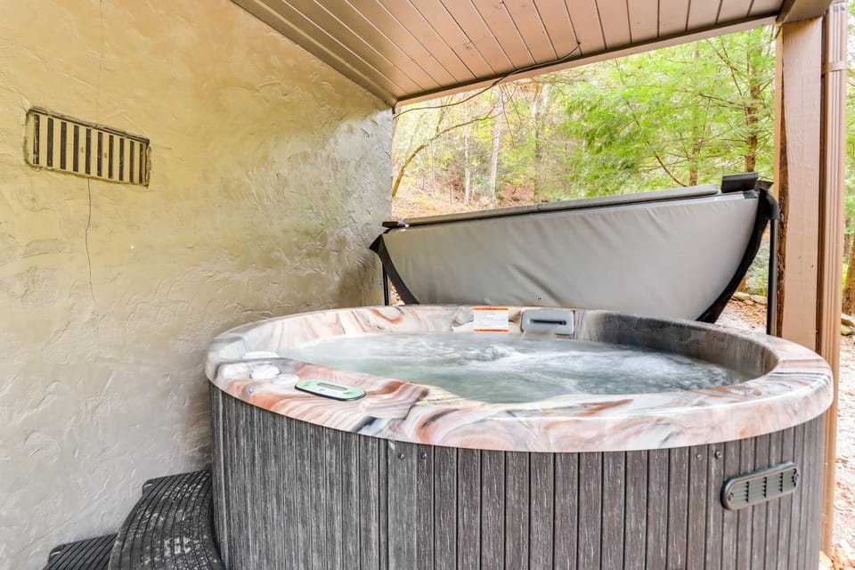 Pet Friendly! Riverfront Ellijay Cabin w/ Hot Tub Cabin in Georgia