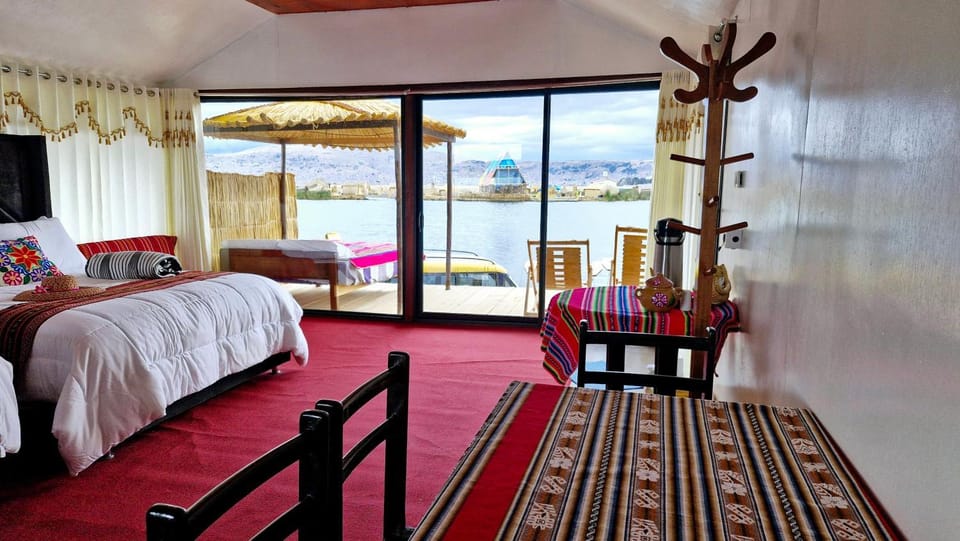 Bed, Natural landscape, Photo of the whole room, Bedroom, Lake view
