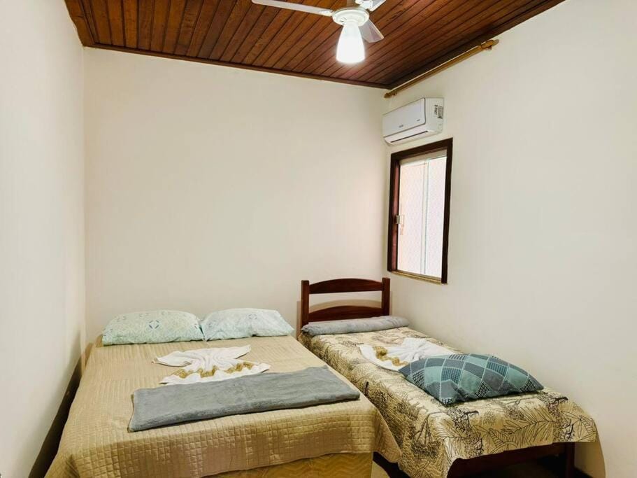 Bed, Bedroom, towels, air conditioner