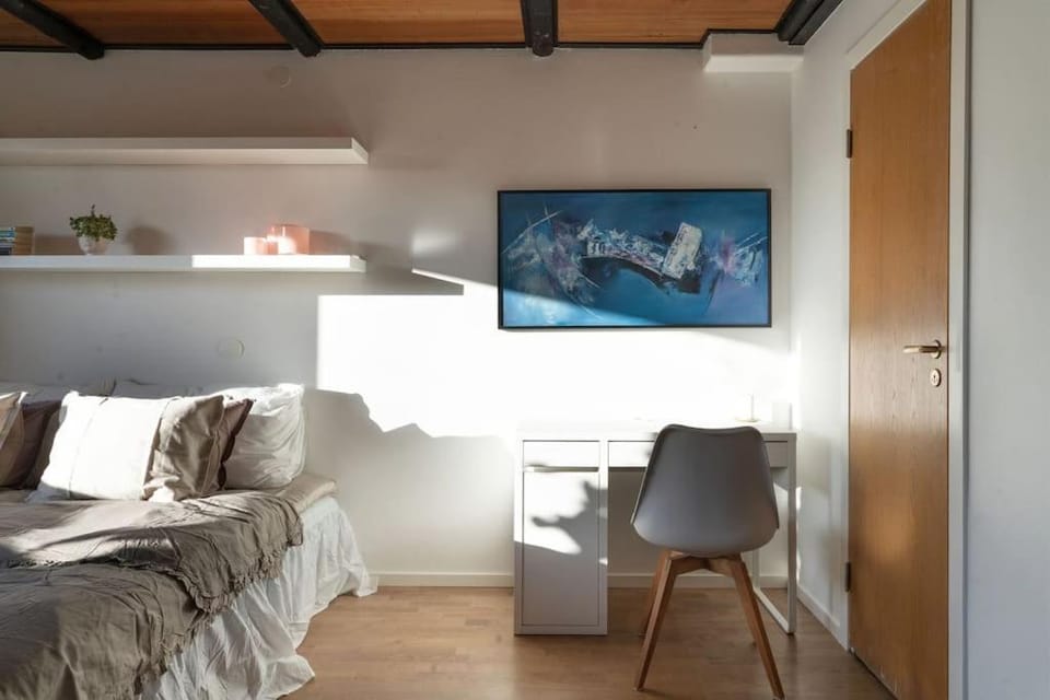 Nyrenoverad lägenhet med två rum Apartment in Stockholm County