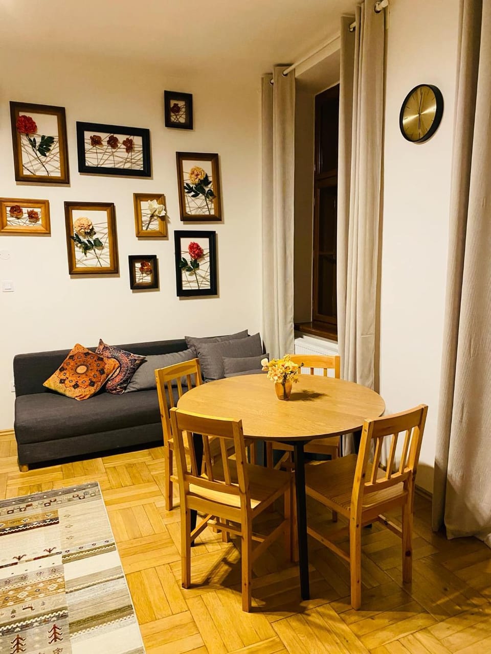 Living room, Seating area, Dining area