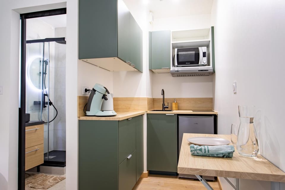 Coffee/tea facilities, microwave, kitchen