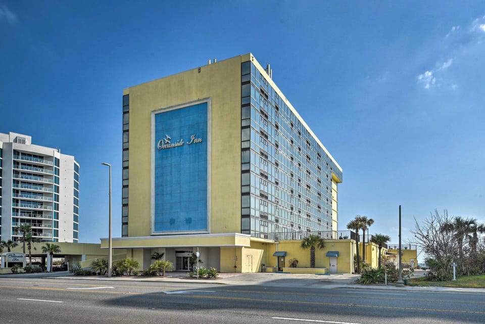 Oceanfront Daytona Beach Studio w/ Pool Access Apartment in Daytona Beach Shores