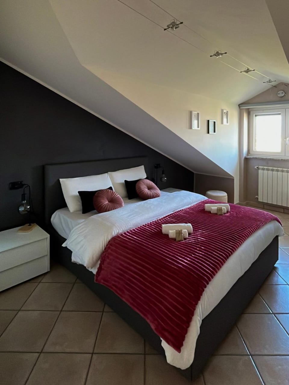 Bed, Photo of the whole room, Bedroom, towels