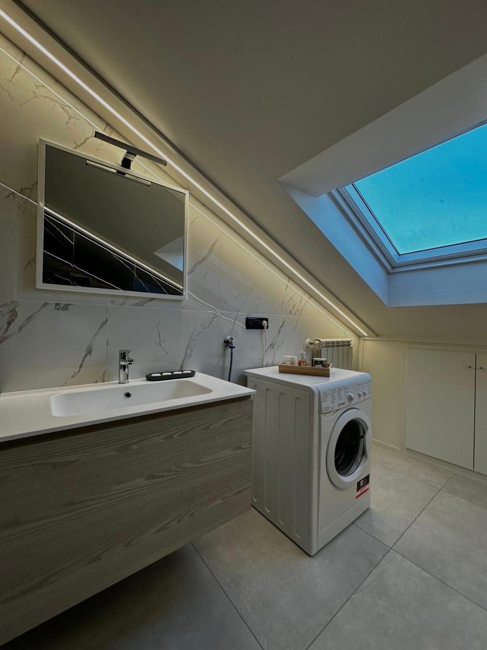 Bathroom, washing machine