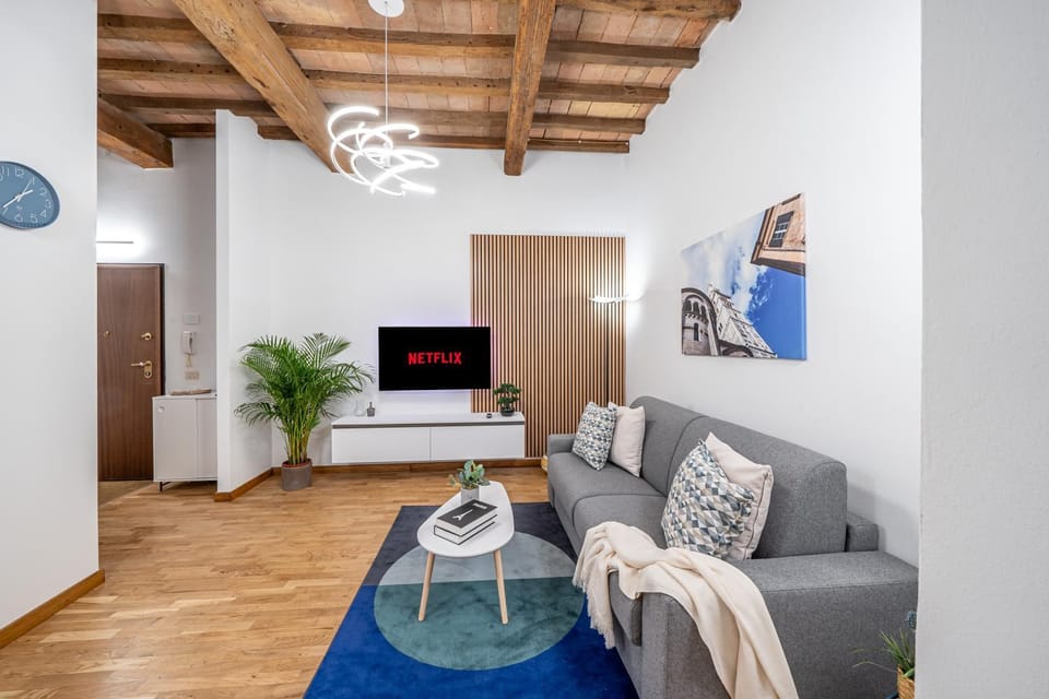 TV and multimedia, Living room, Seating area, Evening entertainment