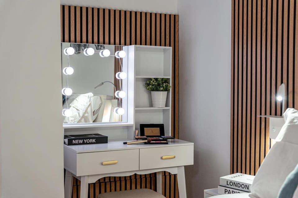 Bedroom, hair dresser