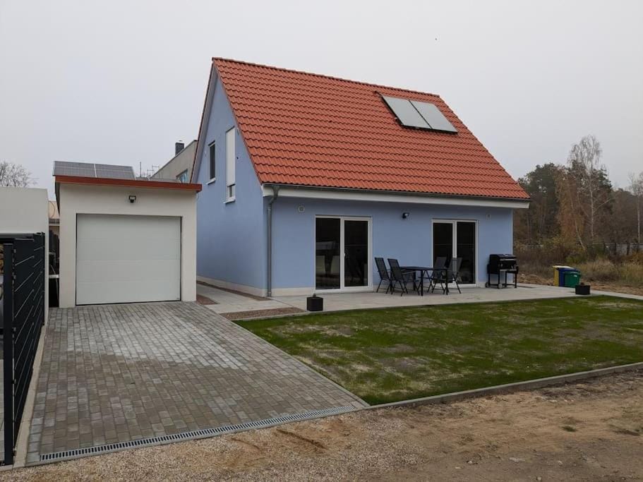 Property building, Day