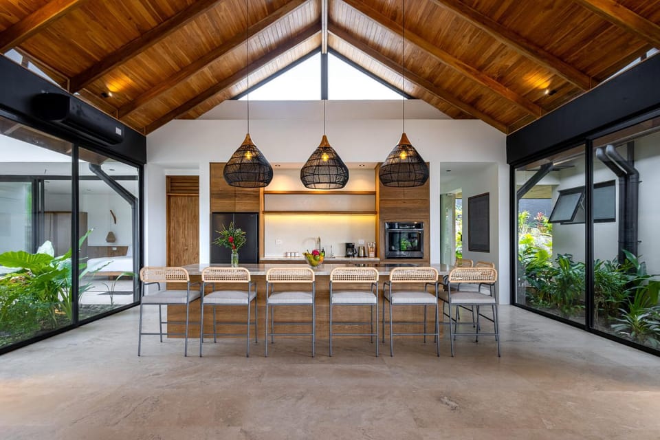 Dining area, kitchen