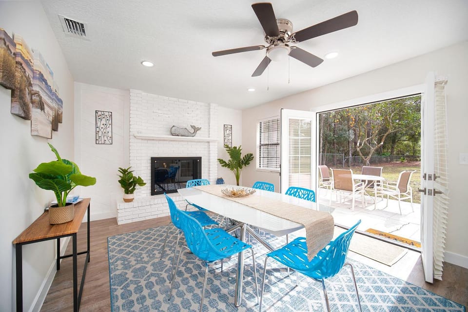Seating area, Dining area