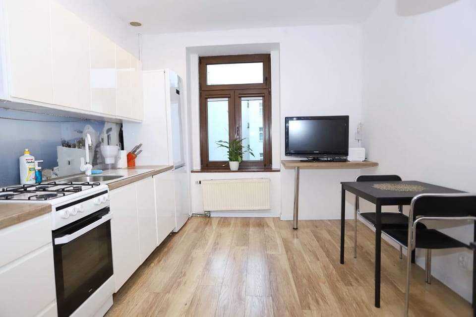 Communal lounge/ TV room, TV and multimedia, Kitchen or kitchenette, Kitchen or kitchenette, Seating area, Dining area, dishwasher, oven, pet friendly, stove