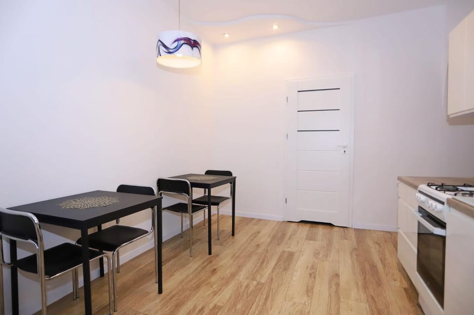 Kitchen or kitchenette, Seating area, Dining area, oven, pet friendly, stove
