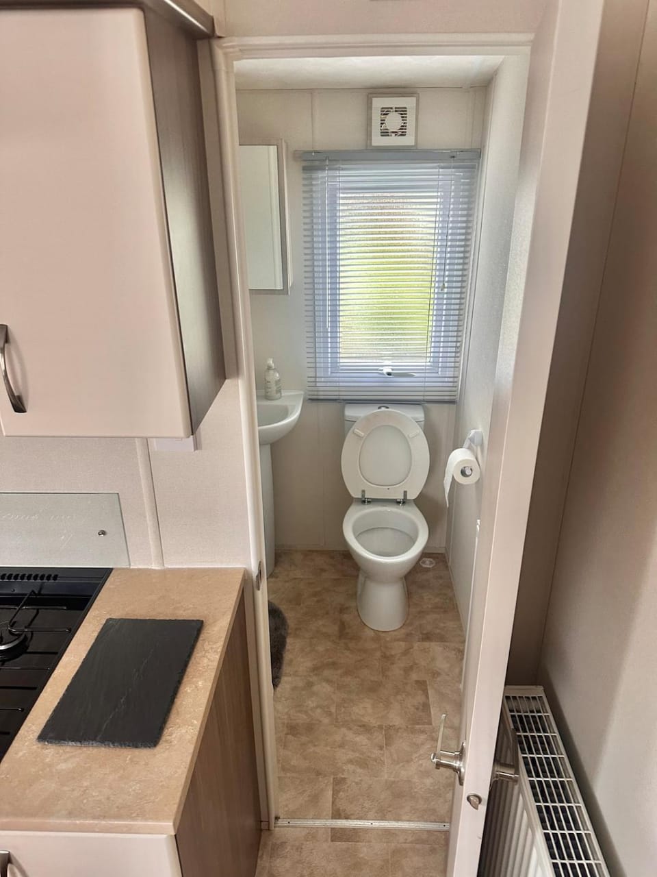 Delta, Bromley 4-Bedroom Located in Uddingston, Glasgow at Maryville Caravan Site Apartment in Glasgow