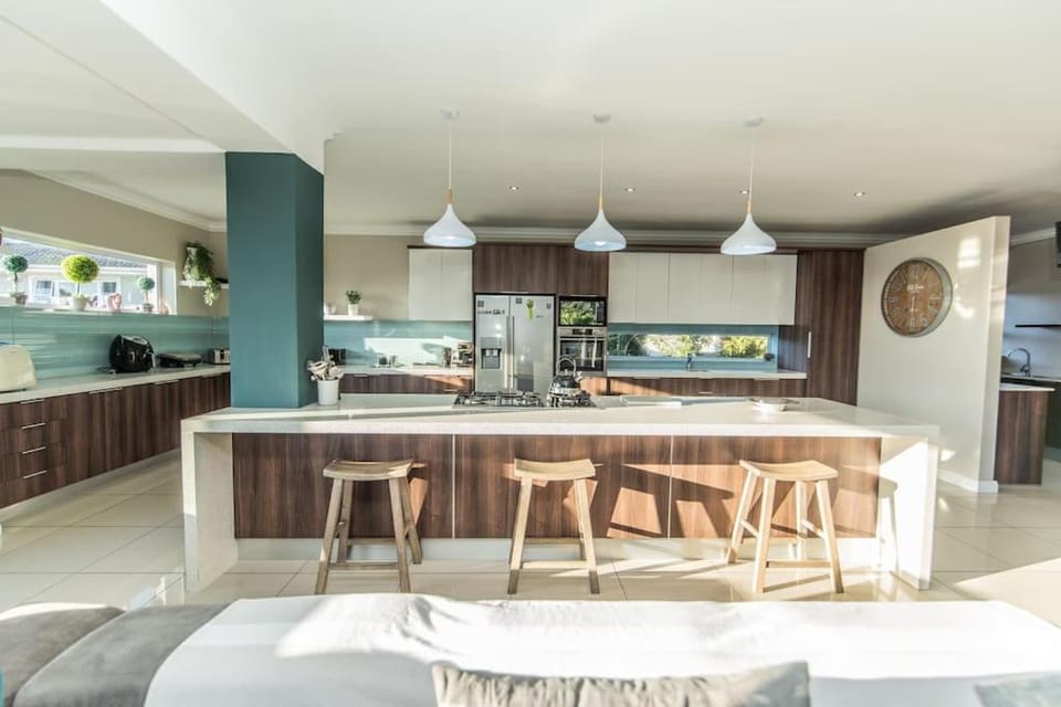 Kitchen or kitchenette, oven, stove