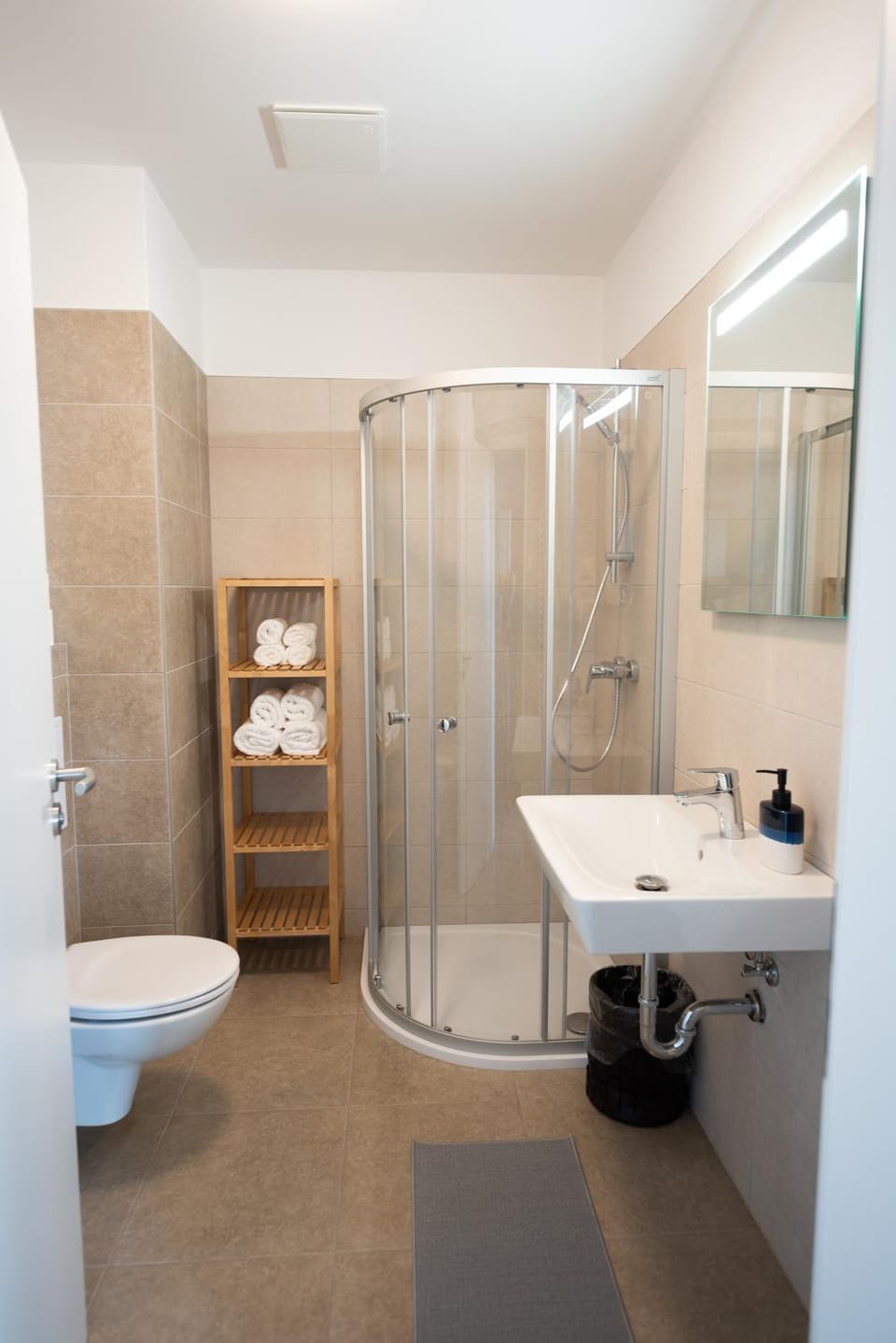 Shower, Toilet, Bathroom, towels