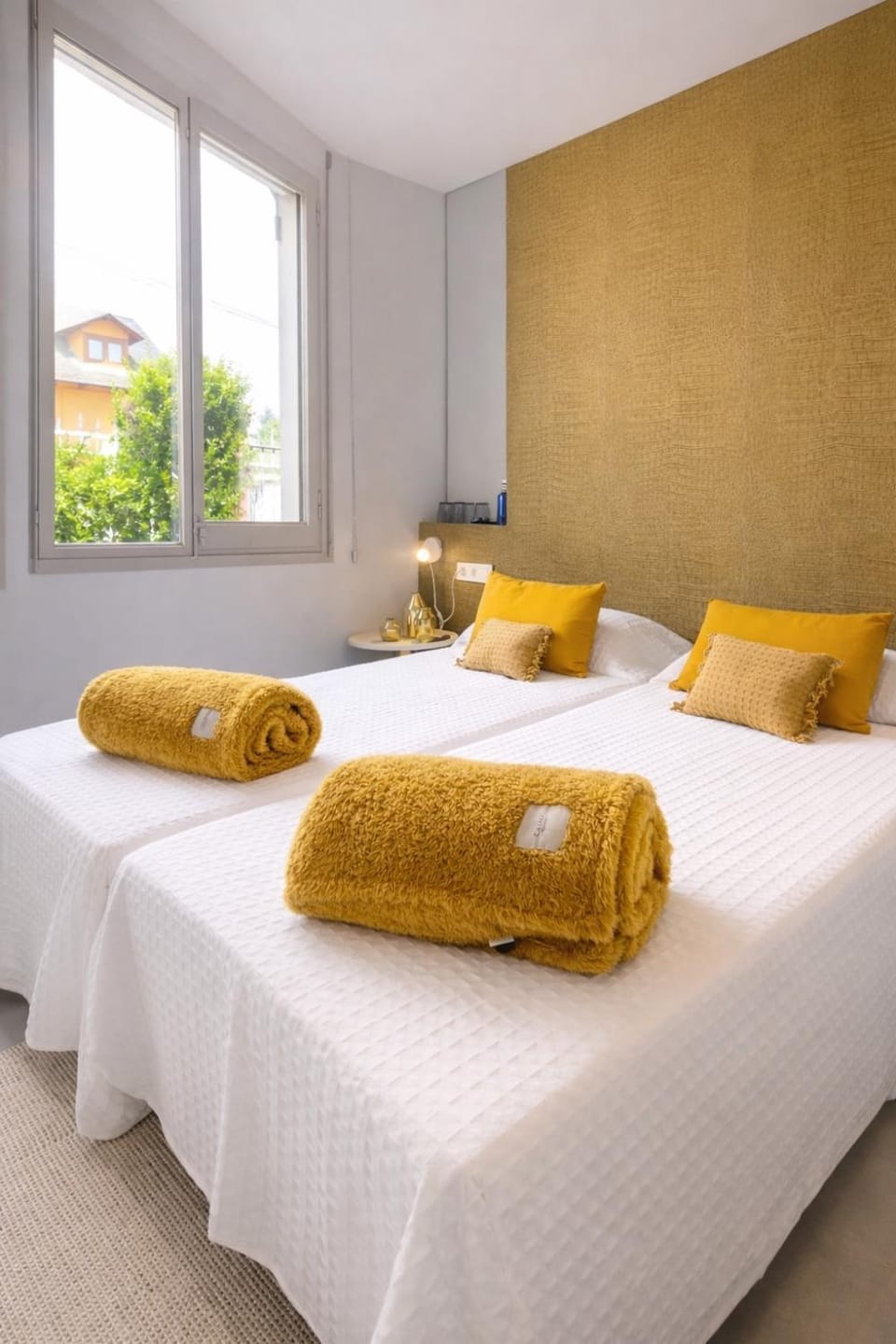 Bedroom, towels