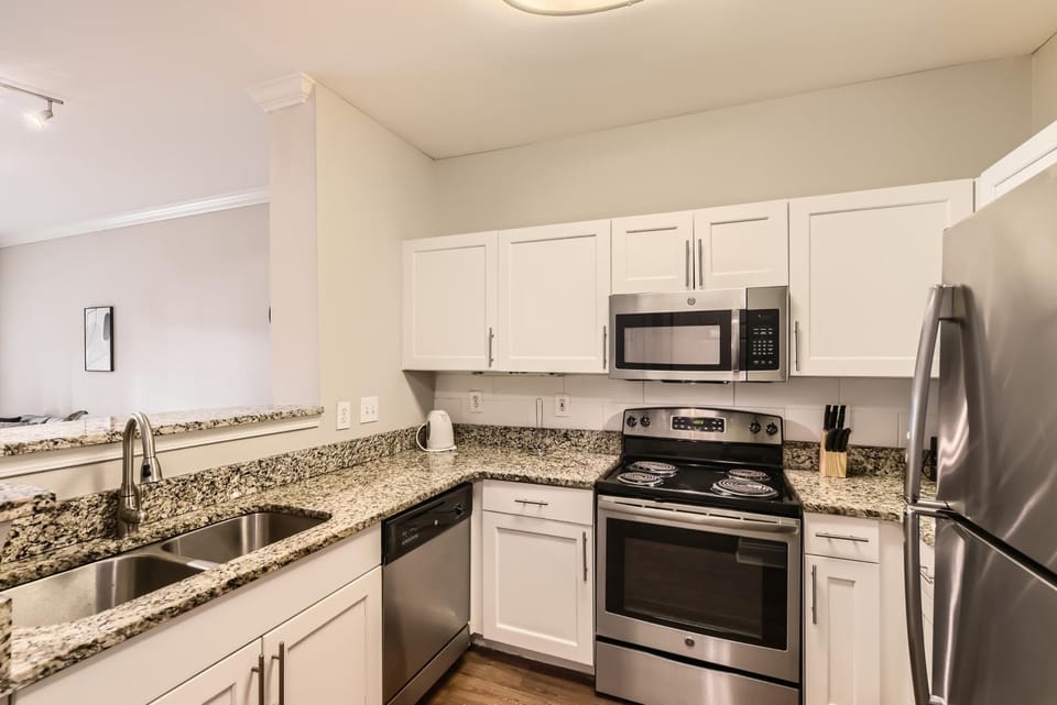 Crest at Midtown 1323 l 1 Bedroom 1 Bath Apartment in Atlanta