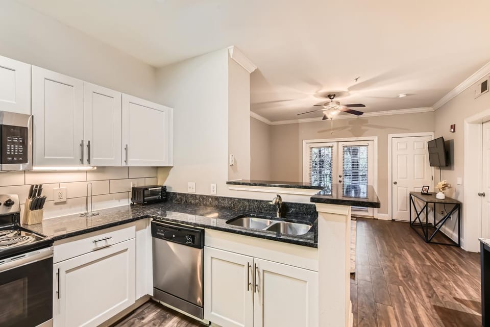Crest at Midtown 4120 l 2 Bedroom 2 Bathroom Apartment in Atlanta