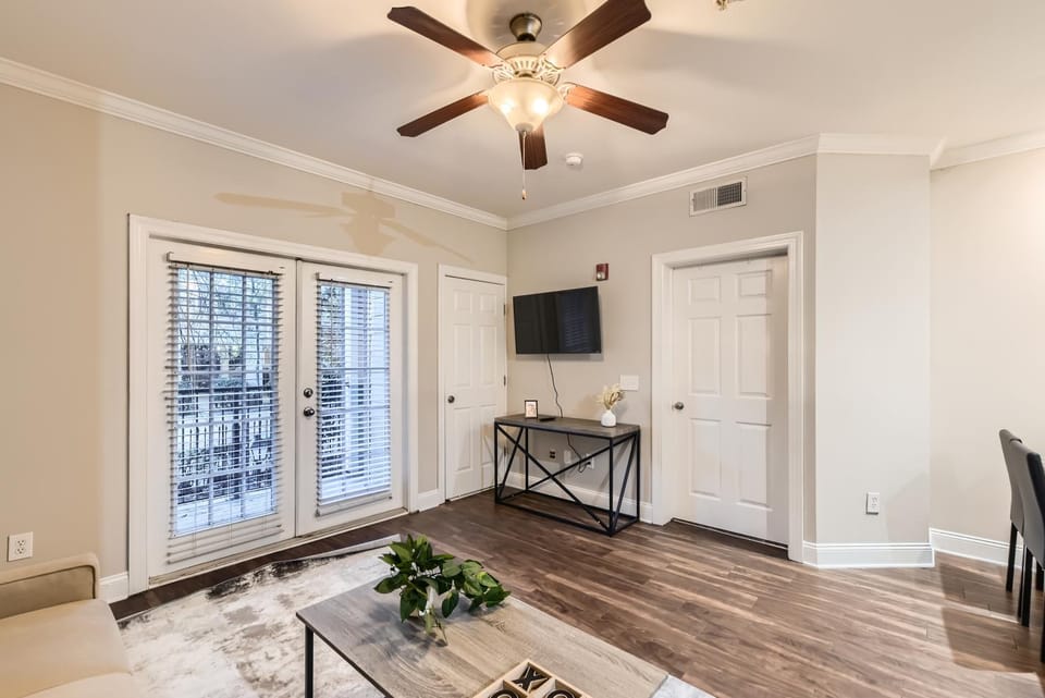 Crest at Midtown 4120 l 2 Bedroom 2 Bathroom Apartment in Atlanta