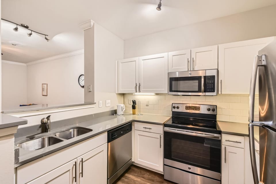 Crest at Midtown 4209 l 1 Bedroom 1 Bathroom Apartment in Atlanta