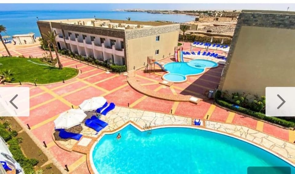 Property building, Patio, Natural landscape, Sea view, Swimming pool, sunbed