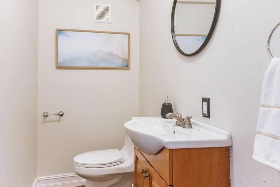 Private Oasis near Springs with King Bd and Pool Table House in Apopka