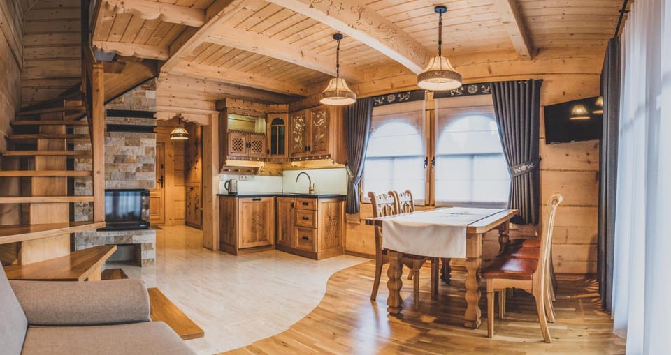 Kitchen or kitchenette, Living room, Seating area, Dining area