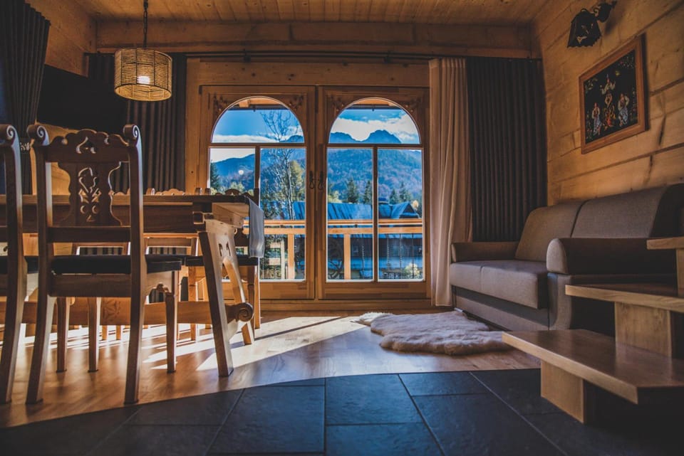 Living room, Mountain view