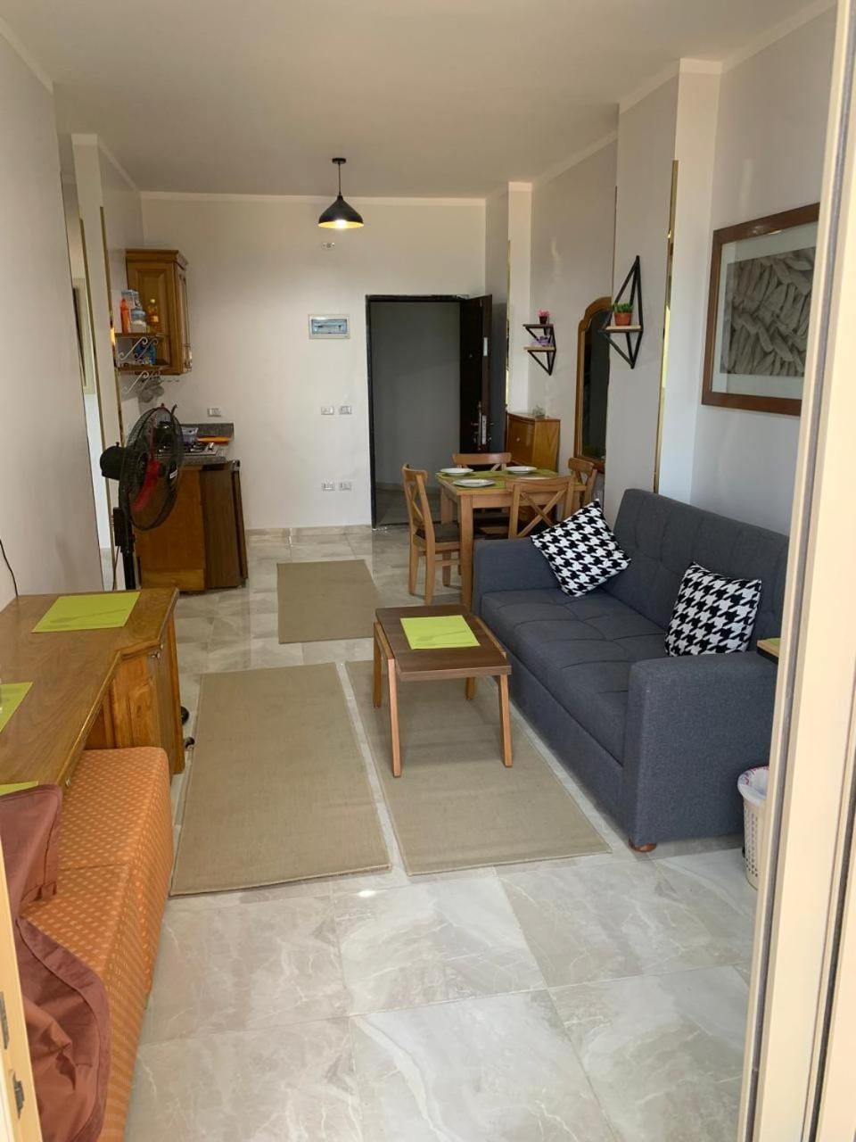 Kitchen or kitchenette, Living room, Seating area, Dining area