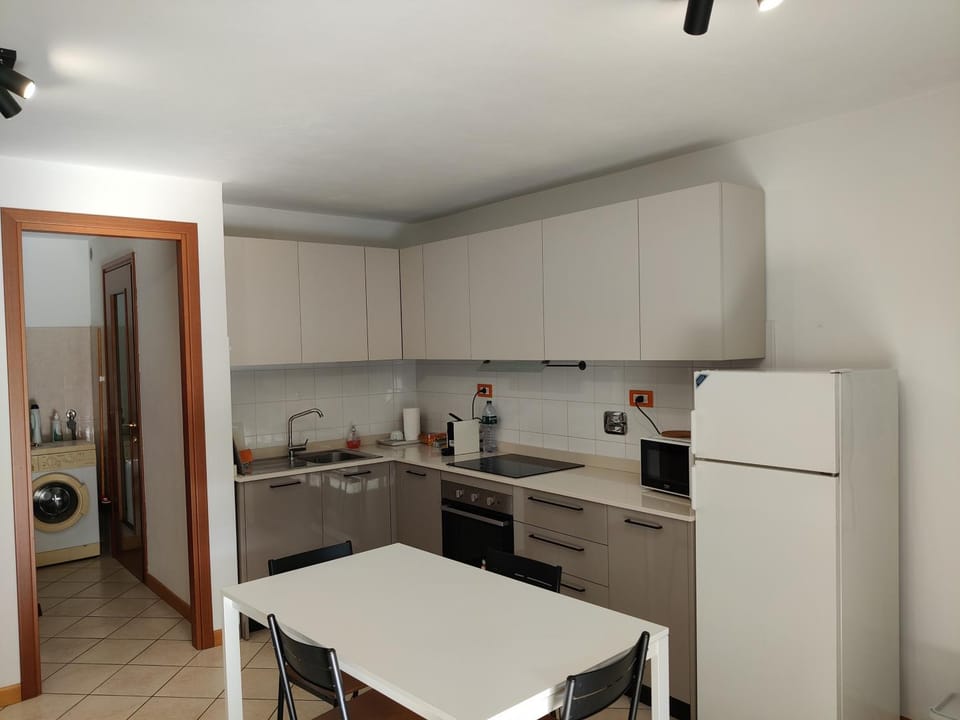 Kitchen or kitchenette, laundry