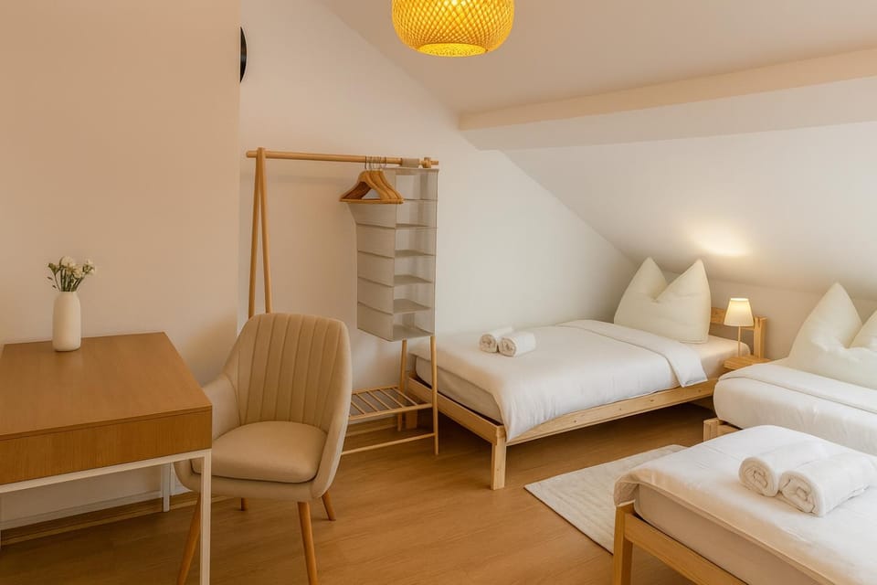 Bed, Photo of the whole room, Bedroom, towels