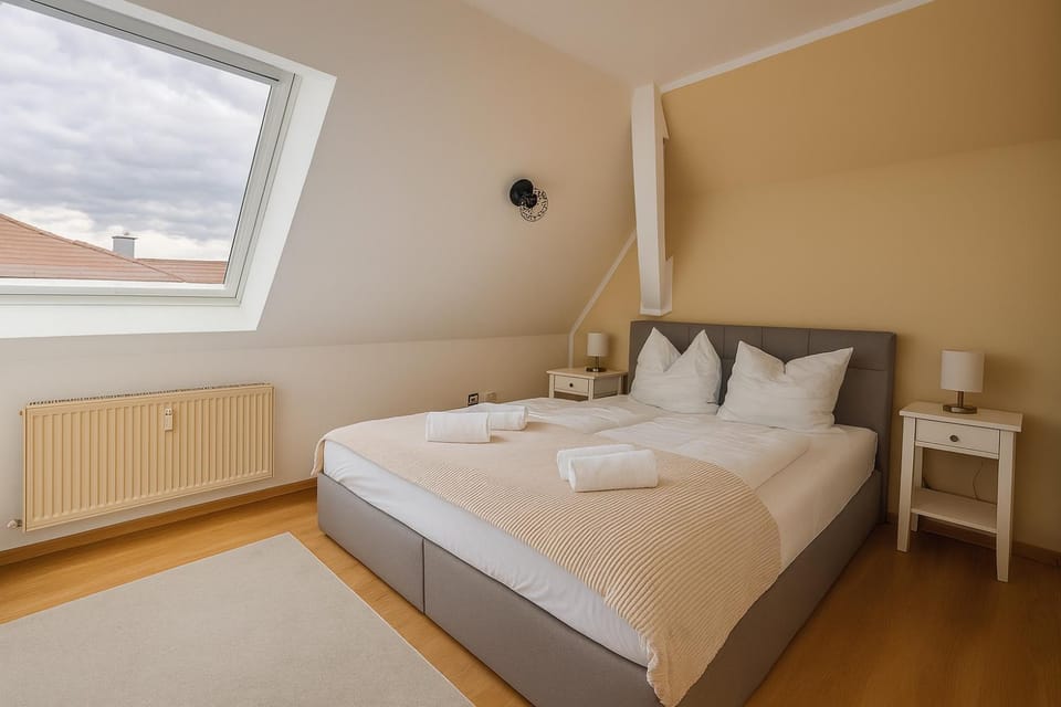 Bed, Photo of the whole room, Bedroom, internet, towels