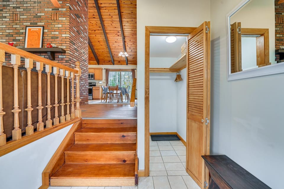 Mtn-View Home w/ Deck on 4 Acres in Windham House in Capital District, NY, USA