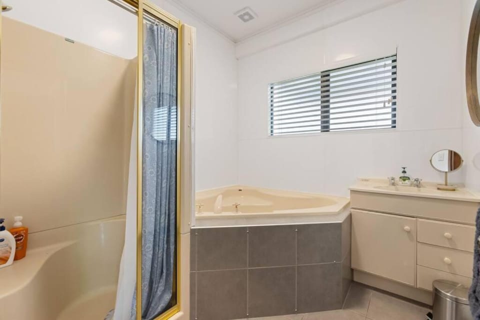Shower, Bath, towels