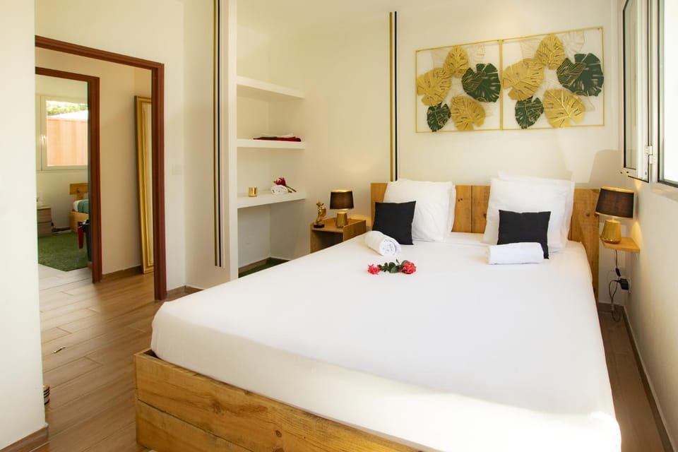 Bed, Bedroom, towels
