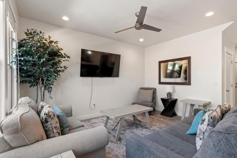 Townhome Near Zion with Hot Tub & Pool House in Washington