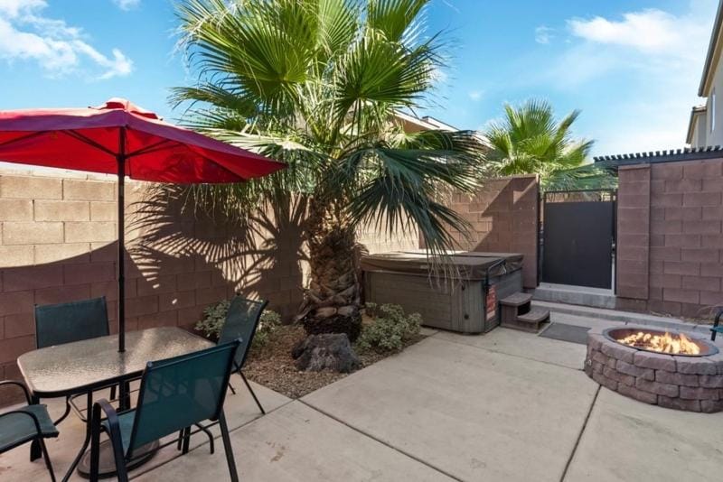 Townhome Near Zion with Hot Tub & Pool House in Washington