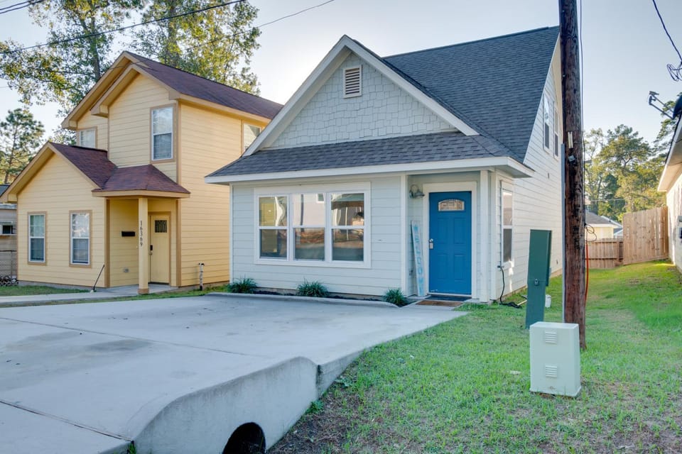 2 Mi to Lake Conroe Access: Home w/ Pool Table! House in Lake Conroe