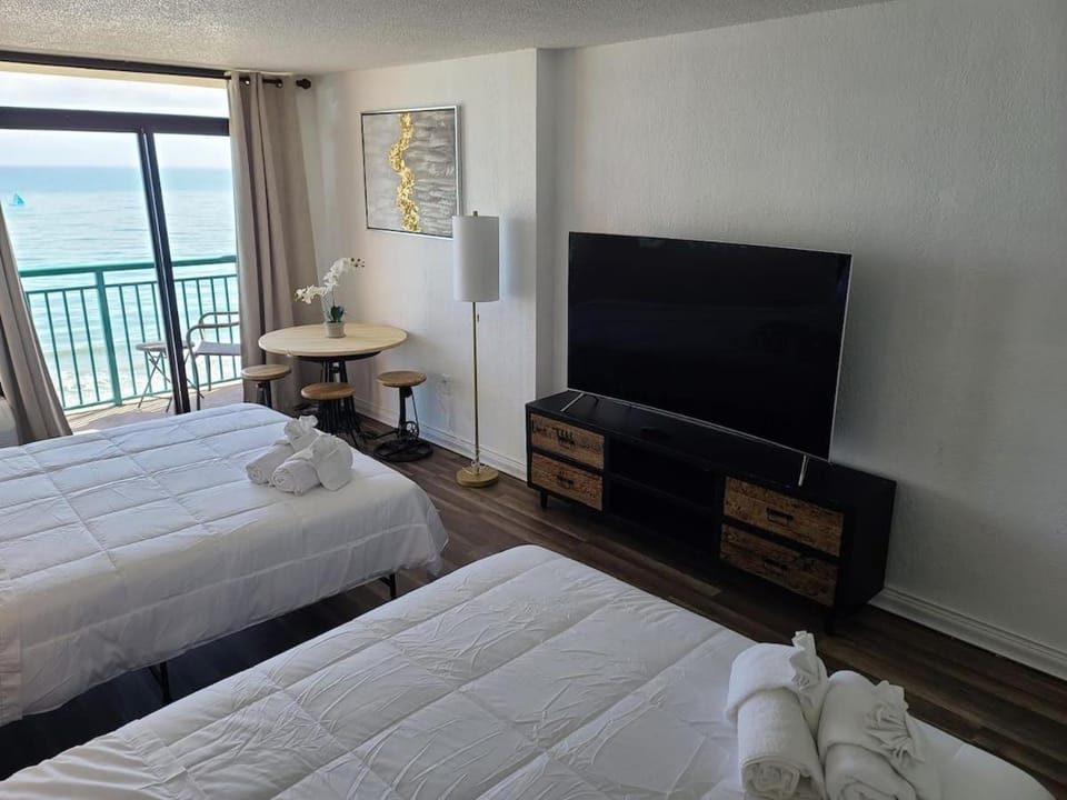 Lovely ocean-view condo right on the beach SC12 Apartment in Myrtle Beach