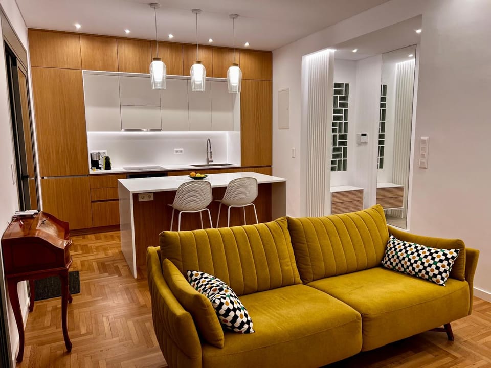 Kitchen or kitchenette, Living room, Seating area, Dining area