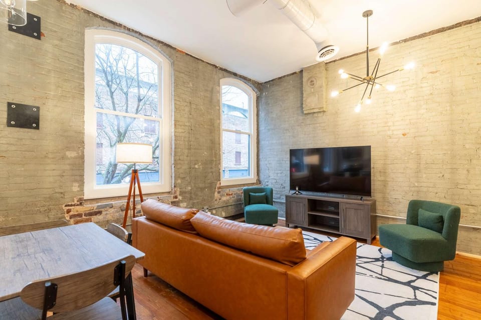 2 Bedroom Suite Apartment in Frankfort