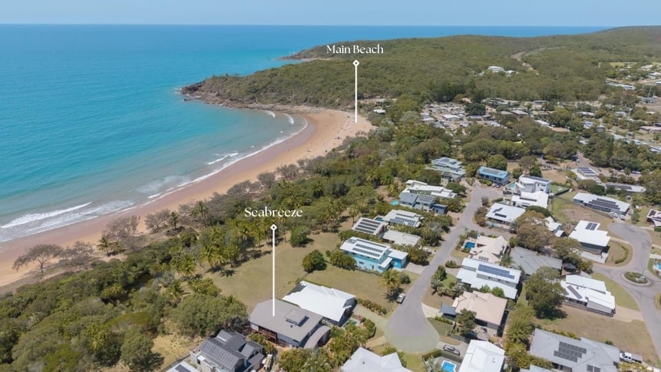 Seabreeze - 5 BR w Pool Table - Beachfront House in Agnes Water